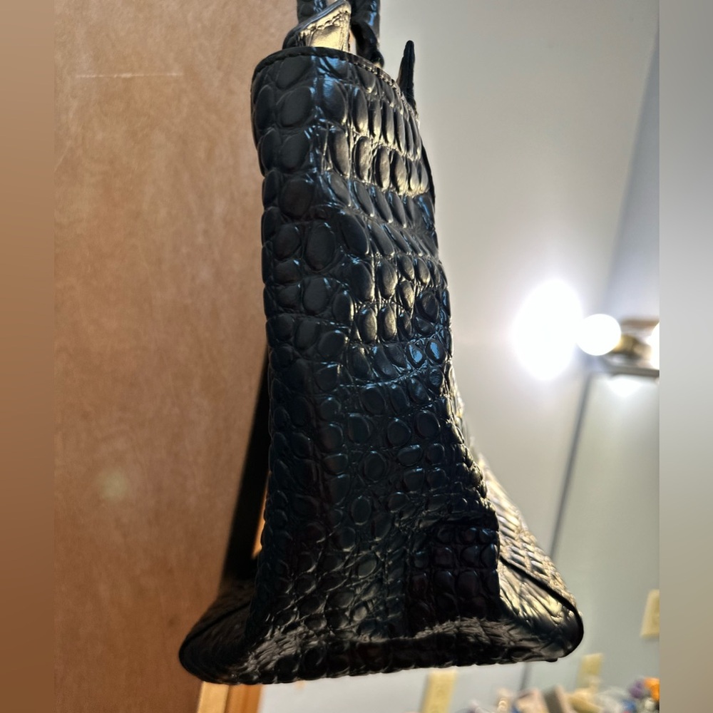 Kate Spade Elegant Black Crocodile-Embossed Handbag - Picture 7 of 15